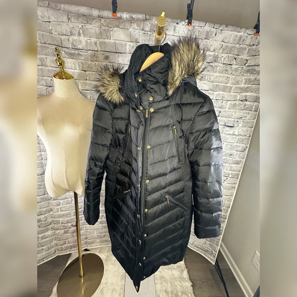 MICHAEL Michael Kors Black Puffer Jacket with Faux Fur Trim - Picture 1 of 9